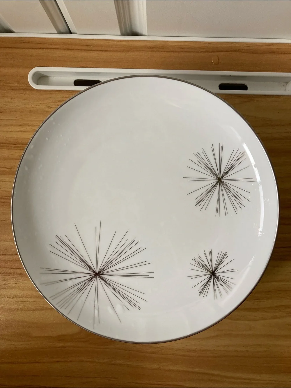 Pier 1 Atomic Starburst White Silver Porcelain MCM Style 6 Salad Dessert Plates